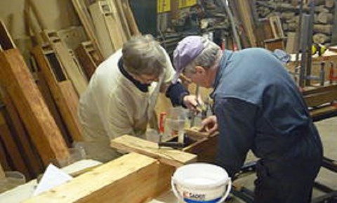 Travail des artisans bénévoles